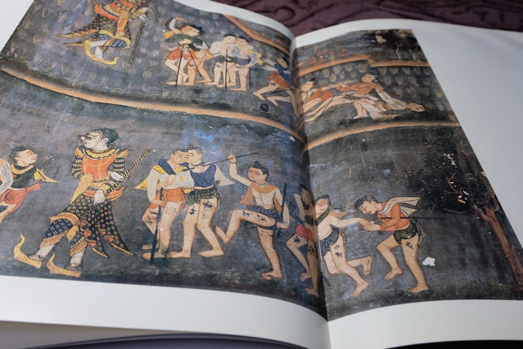 จิตรกรรมฝาผนัง วัดพระสิงห์ โดย เมืองโบราณ ปกเเข็ง ปี 2526.