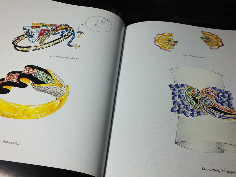 Jew Fest Catalogue 1 โดย สมาคมผู้ค้าอัญมณีไทยเเละเครื่องประดับ (TGJTA) ปกแข็ง 150 หน้า ปี 1993