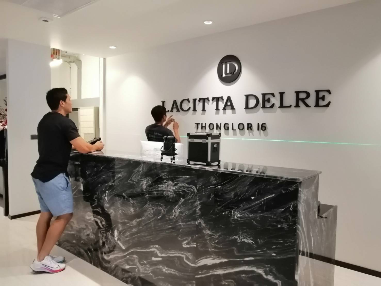 ป้าย อักษรซิงค์ พ่นสีดำ LACITTA DELRE THONGLOR 16