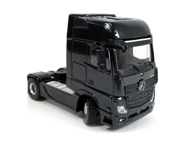 Mercedes-Benz Actros 1851 Gigaspace (Black Edition).