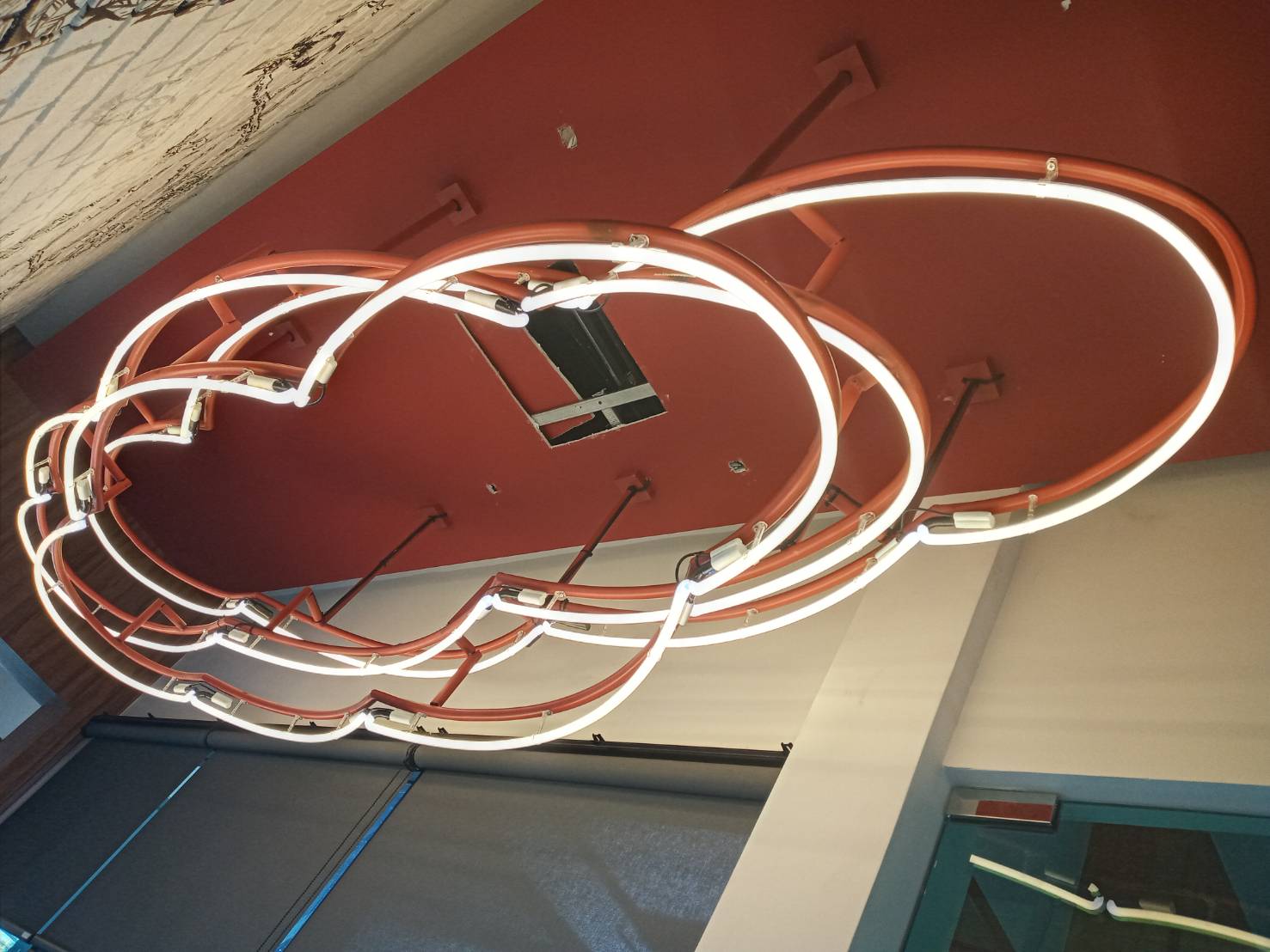 งานป้ายไฟนีออนดัดรูปเมฆ