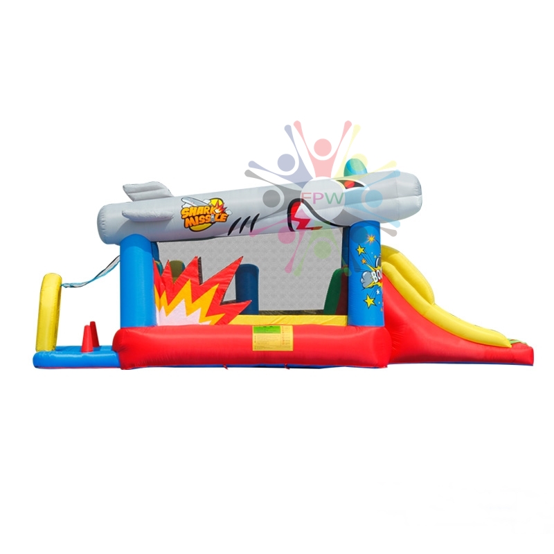 บ้านลมขนาด 570x270x230 cm สินค้าผลิตและออกแบบได้ลงตัวและน่ารักสุดๆ พร้อด้วยฟังท์ชั่นที่เสริมสร้างพัฒนาการและจินตนาการได้อย่างครบครัน มีสีสันสดใสออกแบบมาเพื่อกระตุ้นประสาทตาในการมองเห็นของเด็กๆ เหมาะสำหรับเด็กอายุ 3-10 ขวบน้ำหนักโดยรวมไม่เกิน 100 กิโลกรัม