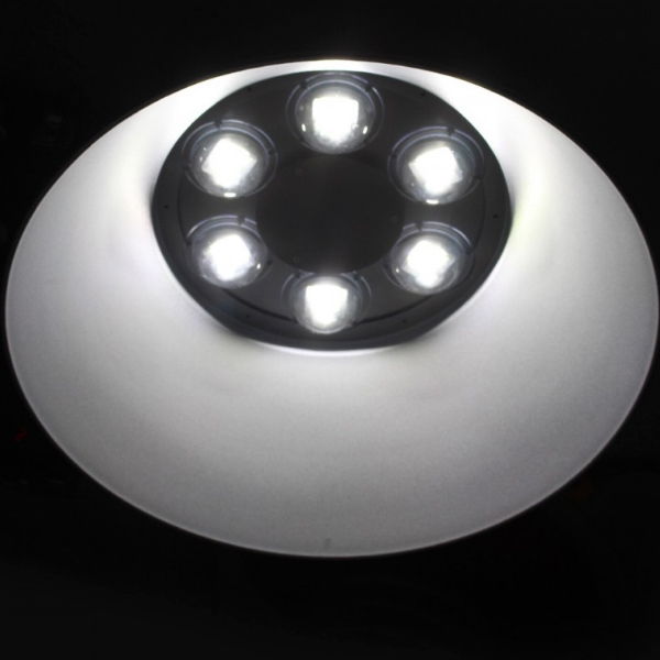 โคมไฮเบย์ LED 300w รุ่นมีพัดลมระบายความร้อน ยี่ห้อ Iwachi (แสงส้ม)