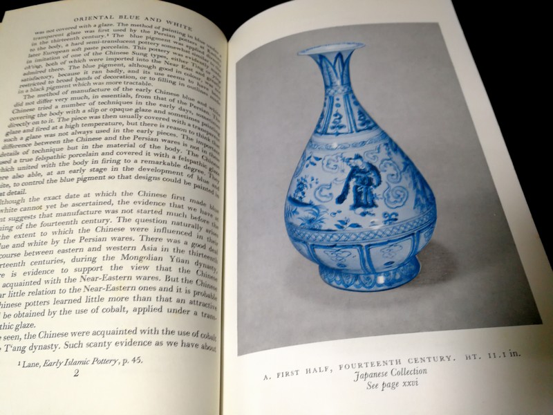 Oriental Blue & White by SIR HARRY GARNER ปกแข็ง 226 หน้า ปี 1973