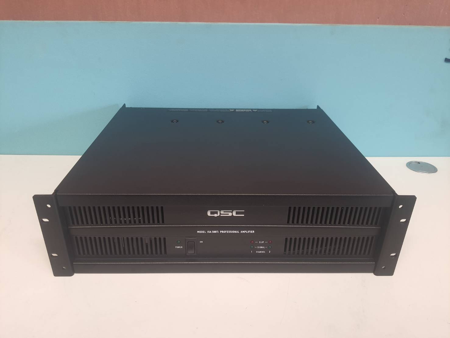 QSC ISA500Ti เครื่องขยายเสียง