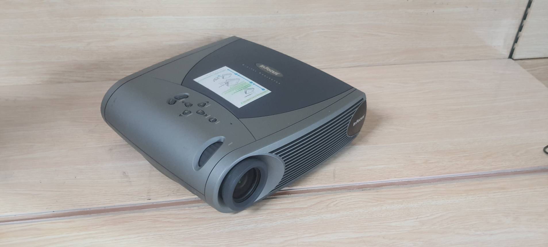 โปรเจคเตอร์ lnfocus รุ่น LP350 มือสอง