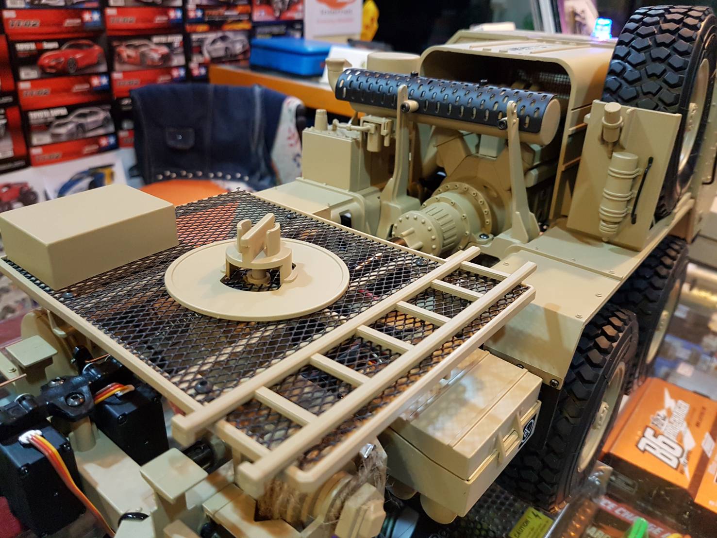 U.S. M983 Hemtt Oshkosh 8x8 Military Tactical Truck w/M747 Lowboy Trailer (Full-Option)