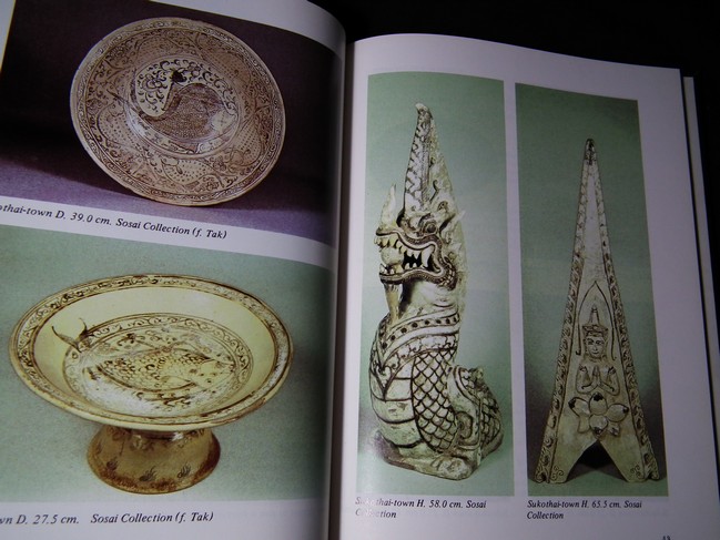 Thai Ceramics also Burmese and Khmer by J.C. SHAW ปกแข็ง ปี 1987