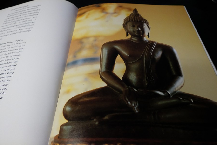 มรดกเเผ่นดิน โดย อ. เสนอ นิลเดช (จัดพิมพ์โดย สนพ.เมืองโบราณ) ปกแข็ง ปี 2534