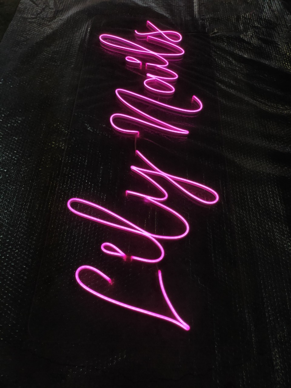 ไฟนีออน เฟค