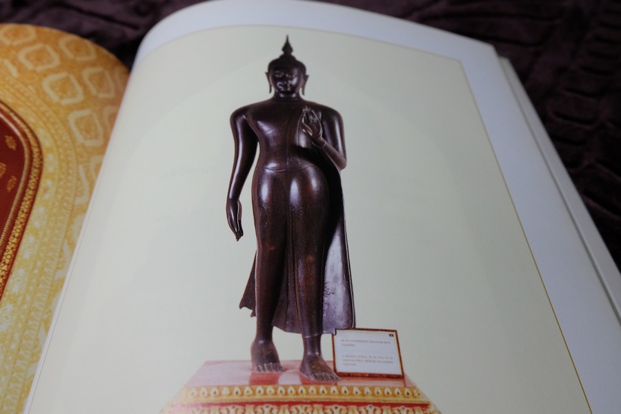 พระพุทธรูปที่พระระเบียงพระอุโบสถ วัดเบญจมบพิตรดุสิตวนาราม หนา 138 หน้า พิมพ์ปี 2543