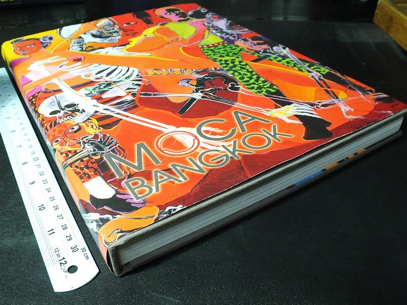 MOCA BANGKOK พิพิธภัณฑ์ศิลปะไทยร่วมสมัย โดย บุญชัย เบญจรงคกุล ปกแข็ง ปี 2555 (สอบถาม)