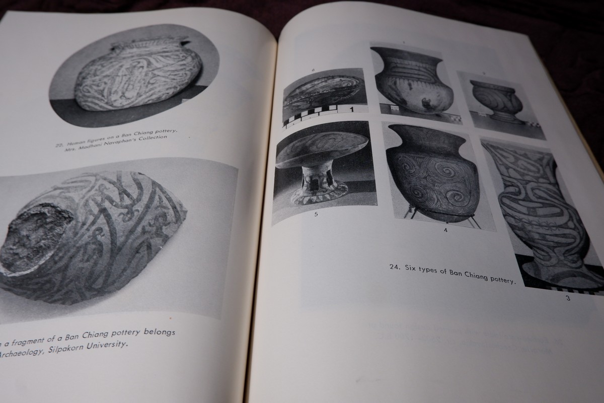 BAN CHIANG PREHISTORIC CULTURES by ศ..ชิน อยู่ดี พิมพ์ปี 1975