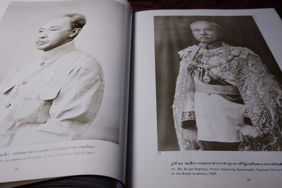 สมุดภาพพระประวัติและพระกรณียกิจ ของ สมเด็จฯกรมพระยาดำรงราชานุภาพ พิมพ์ปี 2529