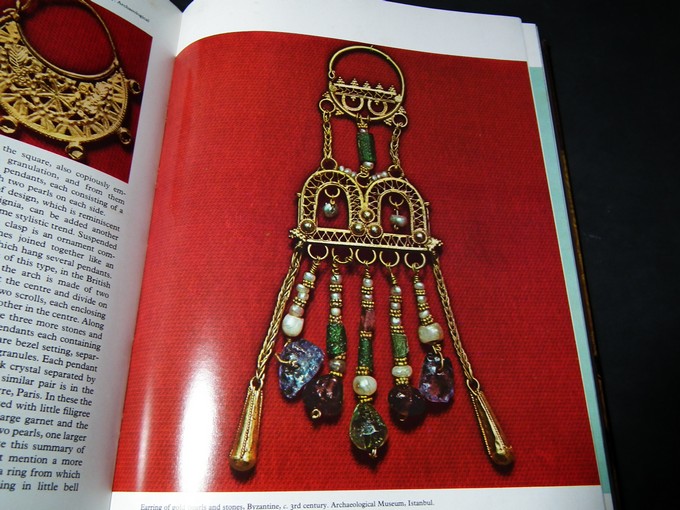 จิวเวลลี่โบราณ Jewellery through the ages ปกแข็งเล่มใหญ่ ปี 1970