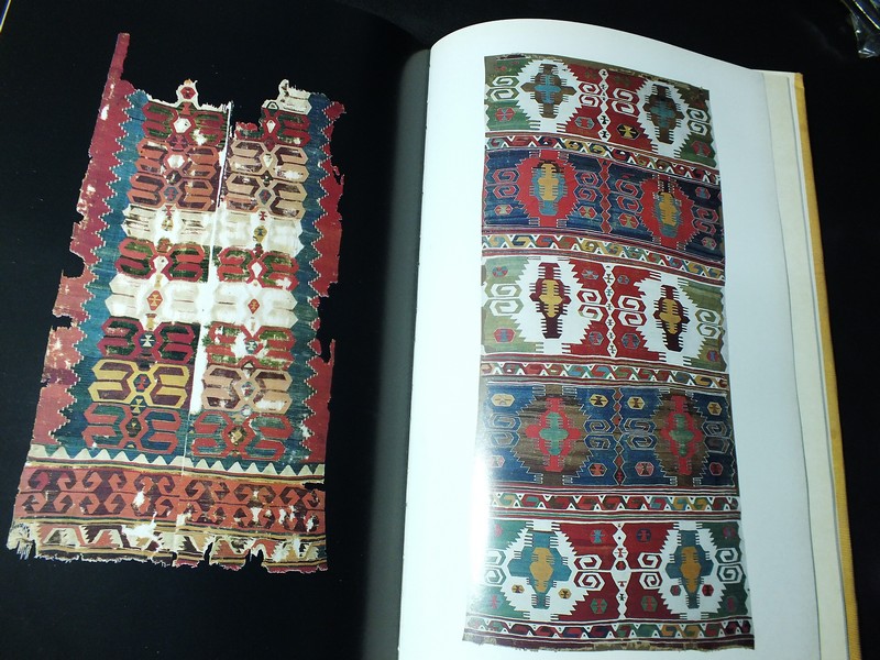 100 KILIMS MASTERPIECES FROM ANATOLIA by yanni petsopoulos ปกแข็ง