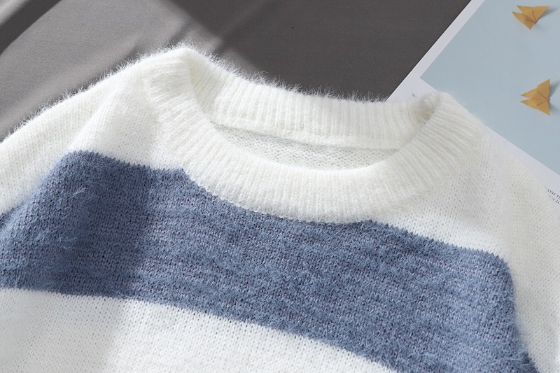 พร้อมส่ง - เสื้อไหมพรมลายขวางคอกลม ST218 (สีฟ้า)