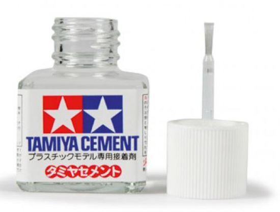 Tamiya Cement (40 ml).
