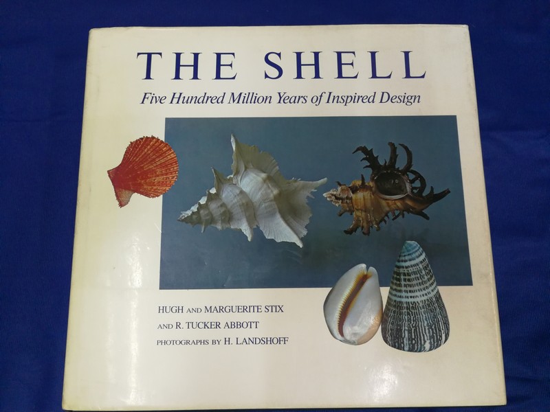 THE SHELL five hundred million year of inspired design by HUGH and MARGUERITE STIX and R.TUCKER ABBOTT ปกแข็ง 396 หน้า ปี 1988