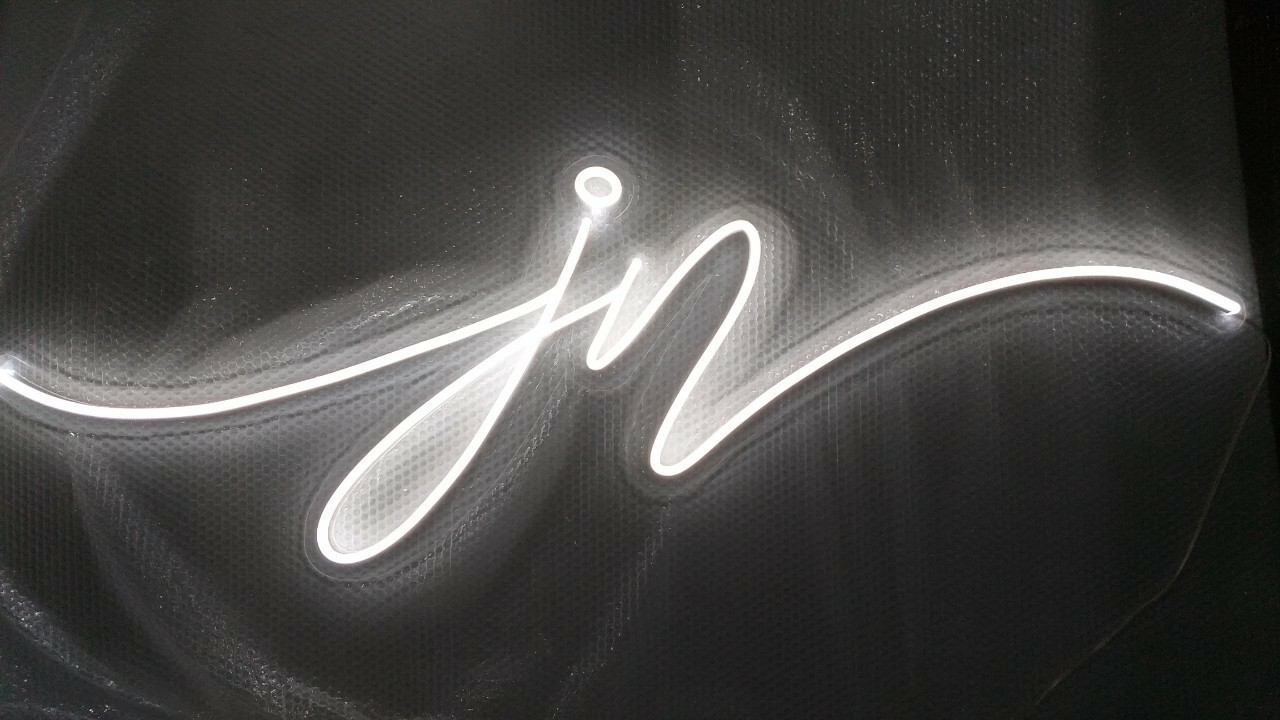 ป้ายไฟนีออน LED อะคริลิคใสรองหลัง