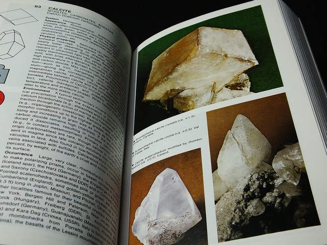 SIMON & SCHUSTER'S GUIDE TO ROCKS AND MINERALS หนา 607 หน้า ปี 1978