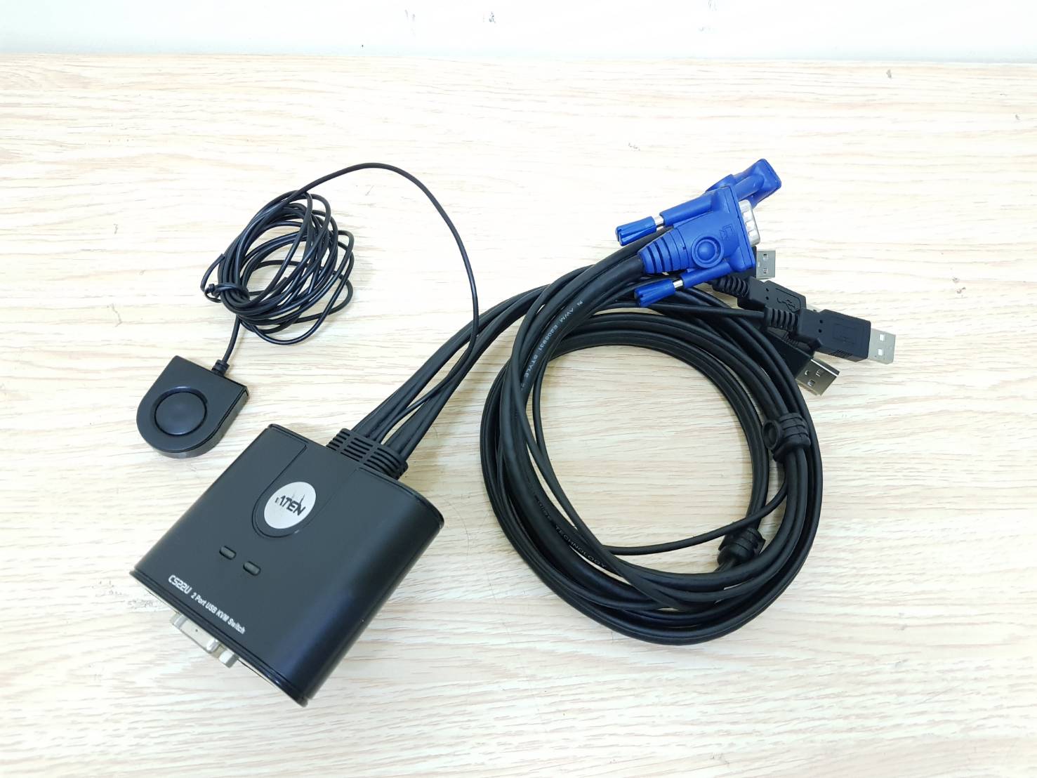 ATEN CS22U เครื่องควบคุม Computer 2 เครื่องด้วย 1 จอ,คีย์บอร์ด,เมาส์ มือสอง
