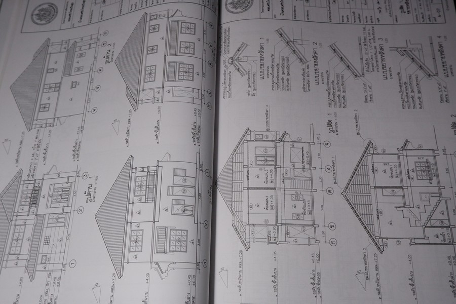 เเบบบ้านเพื่อประชาชน เล่ม 4 บ้านครอบครัวไทยเป็นสุข (บ้านในเมือง) โดย กรมโยธาธิการ พิมพ์ปี 2546 (สอบถาม)