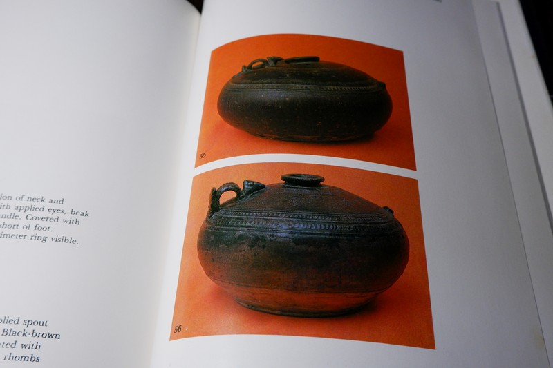KHMER CERAMICS 9th-14th Century by Southeast Asian Ceramics Society ปกเเข็ง ปี 1981