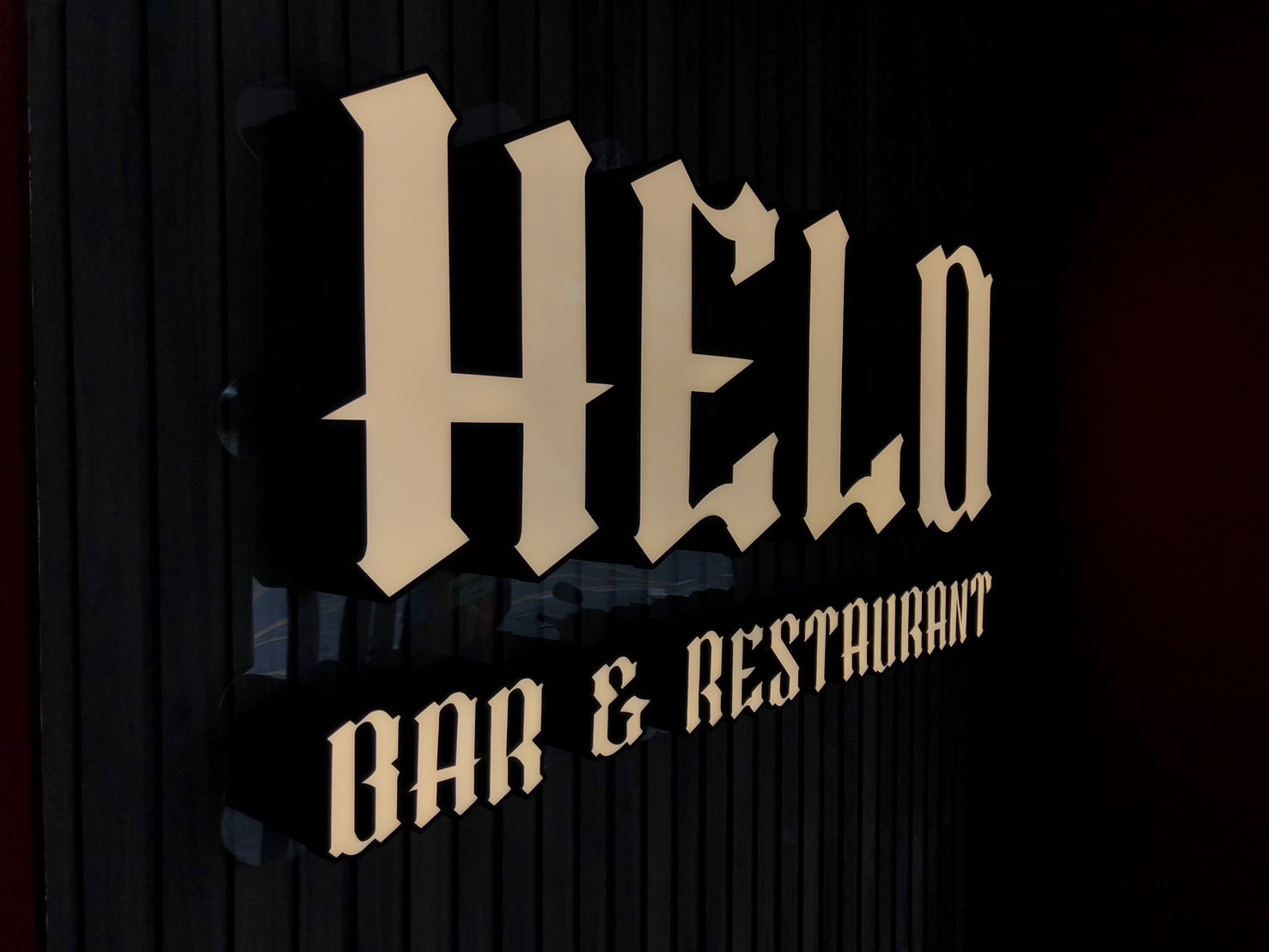 ป้ายอักษรไฟออกหน้า HELO