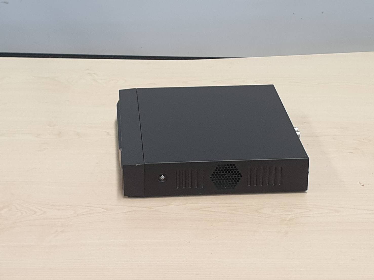 เครื่องบันทึก DVR รุ่น Z4 (4 channel) มือสอง