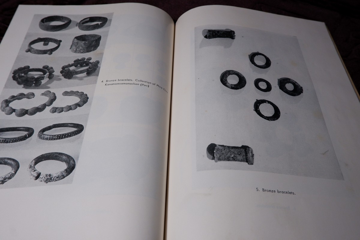 BAN CHIANG PREHISTORIC CULTURES by ศ..ชิน อยู่ดี พิมพ์ปี 1975