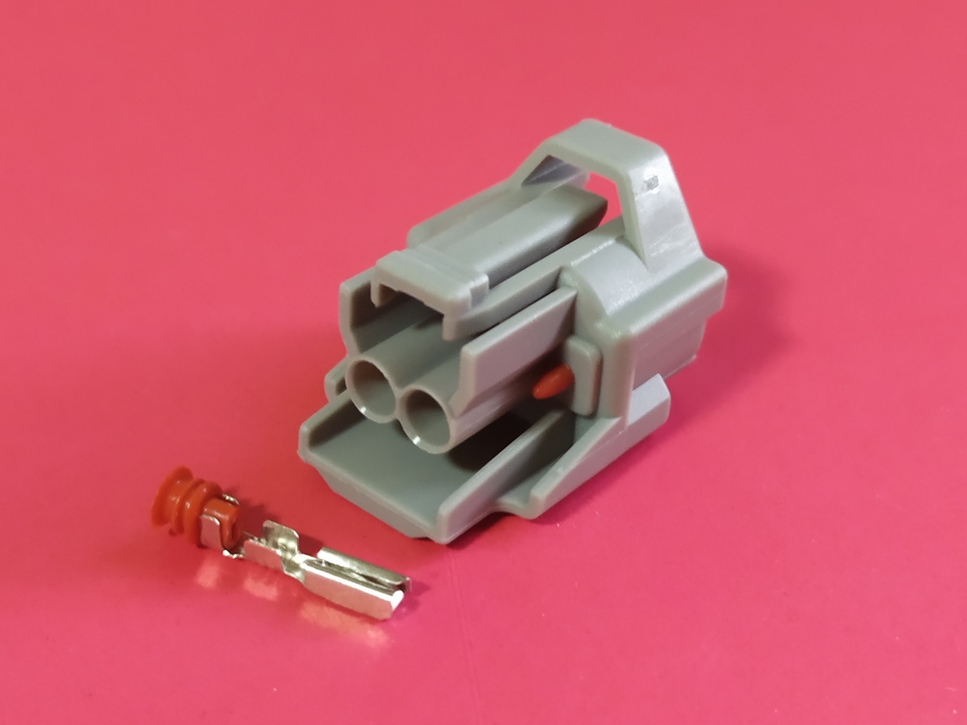 2 พิน เทา หัวฉีด มีฐาน (ตัวเมีย) #0060