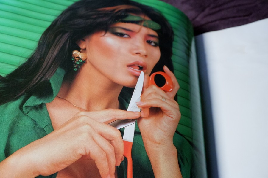 อัลบั้ม เพ็ญพักตร์ ศิริกุล ชุดที่ 1 ถ่ายภาพโดยธีรพงศ์ เหลียวรักวงศ์ สำนักพิมพ์หนุ่มสาว (สอบถาม)