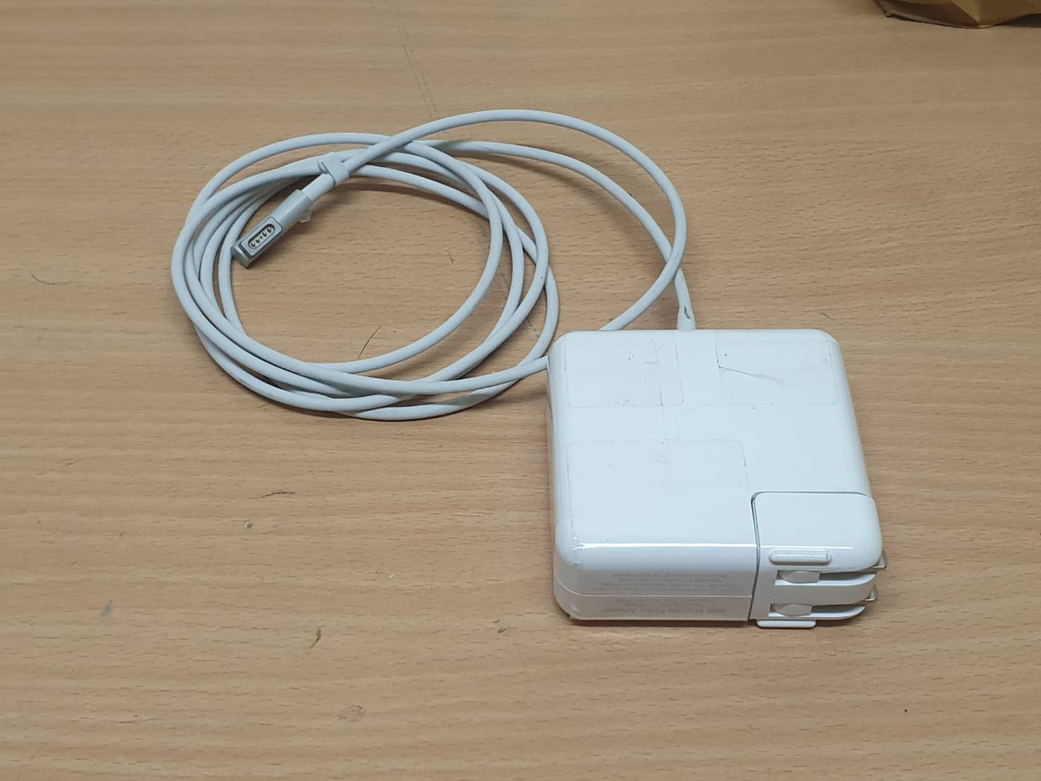 Apple 60W MagSafe Power Adapter