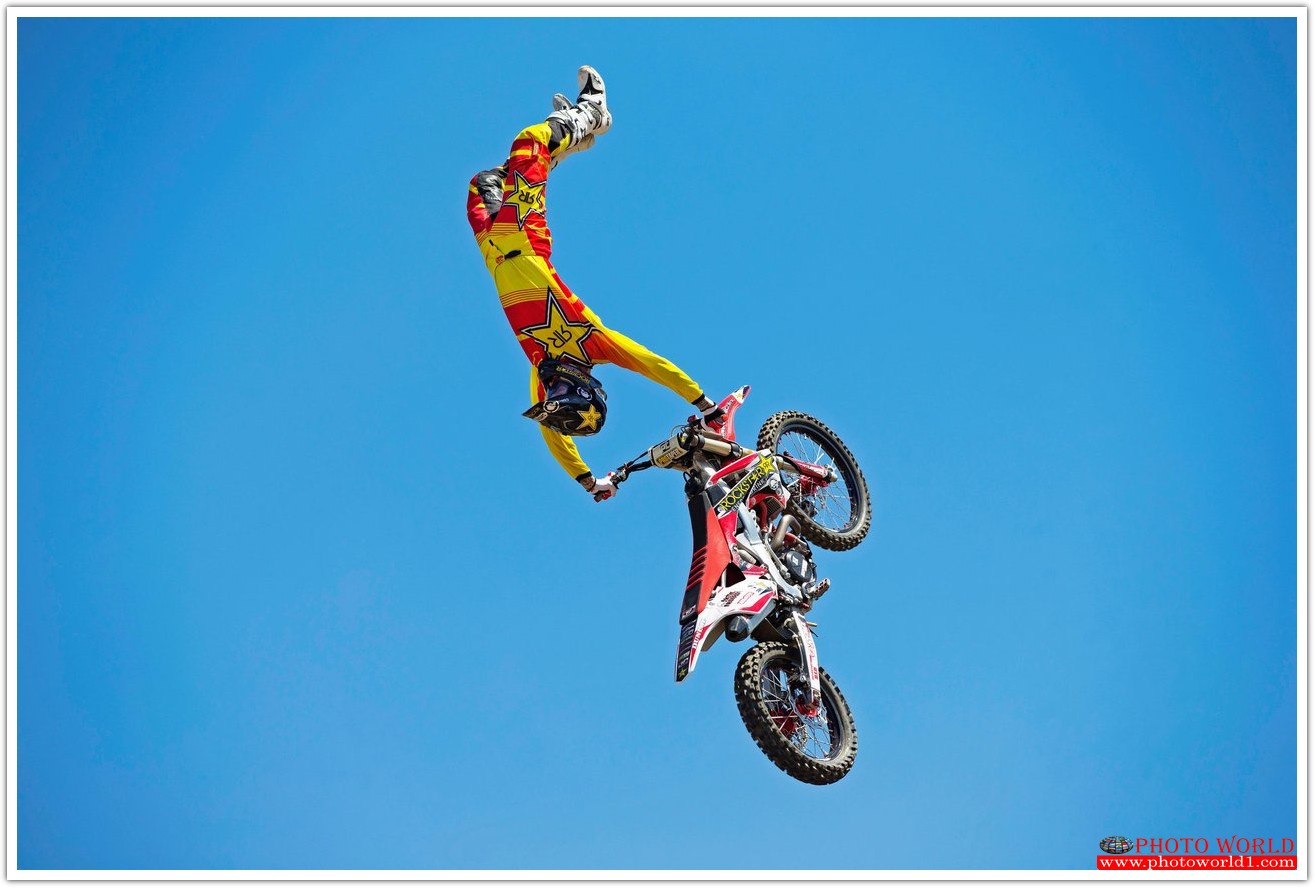 วอลเปเปอร์รูปภาพติดผนังสั่งทำ SPORT(PHOTO STOCK) มีภาพให้เลือกกว่า 50,000 ภาพ ออกแบบกราฟฟิค หรือ รูปภาพตามที่ท่านกำหนด ในสไตล์ท่านเอง "custom made"