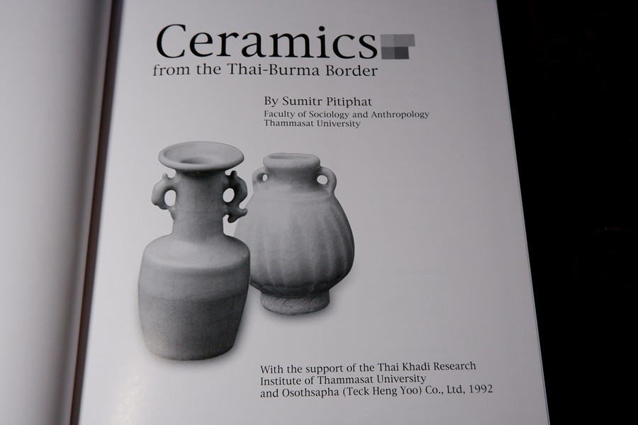 Ceramics from the Thai-Burma Border by Sumitr Pitiphat ปกเเข็ง190 หน้า ปี 1992