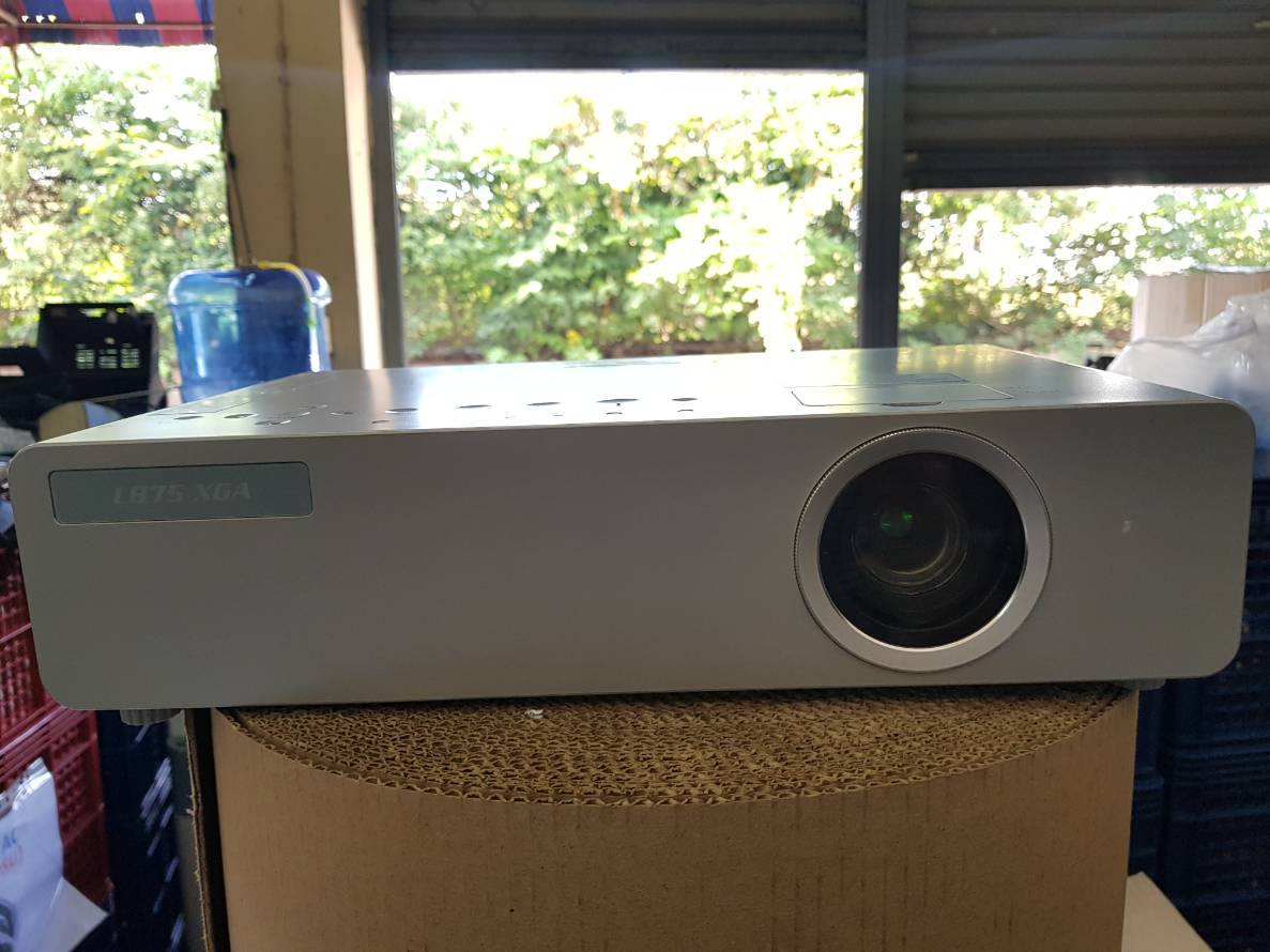 โปรเจคเตอร์ Panasonic PT-LB75 มือสอง( 2600 ลูเมน )