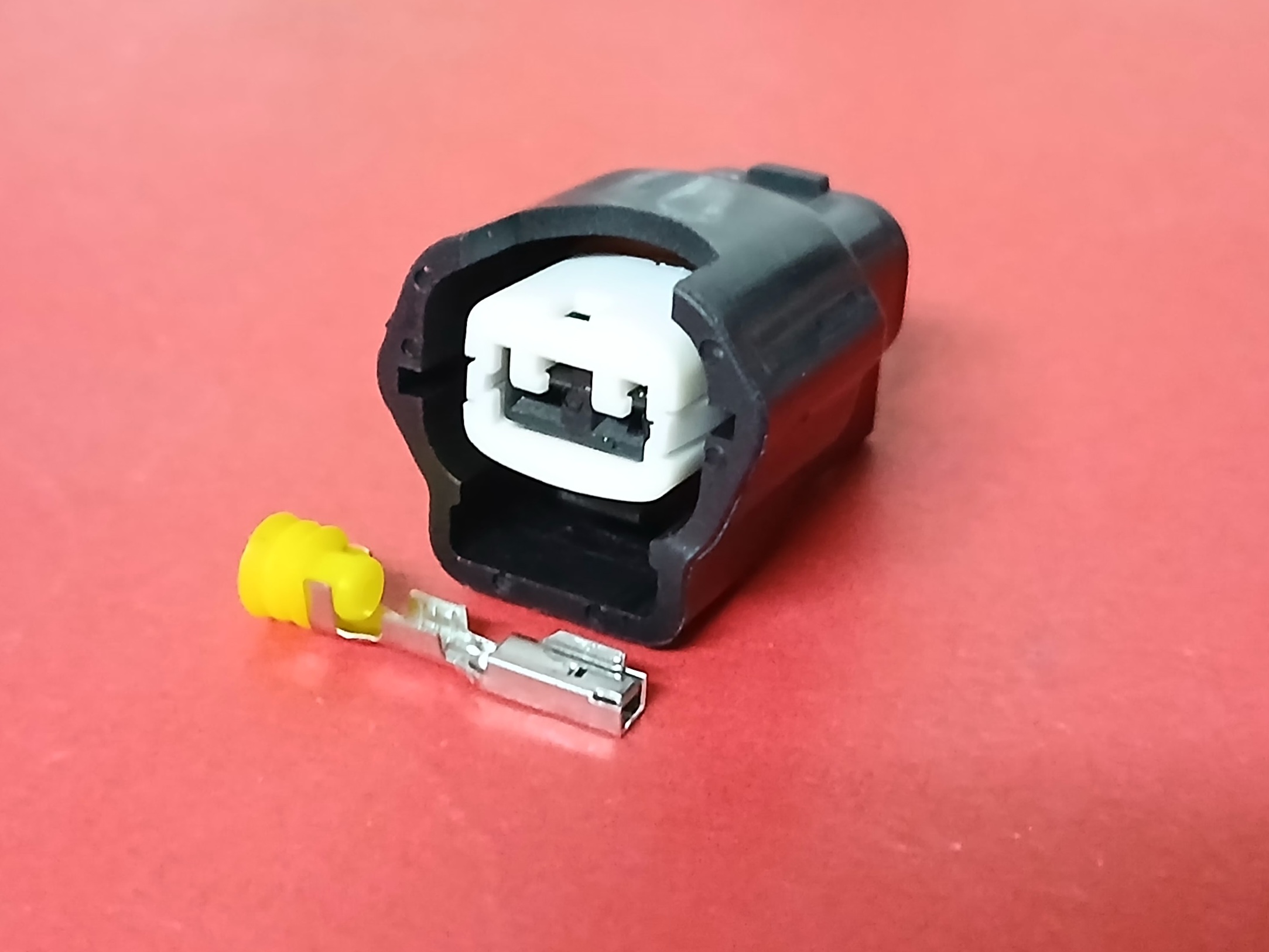 2 พิน ดำ Fuel Injector Nissan ร่องเยื้อง #0773