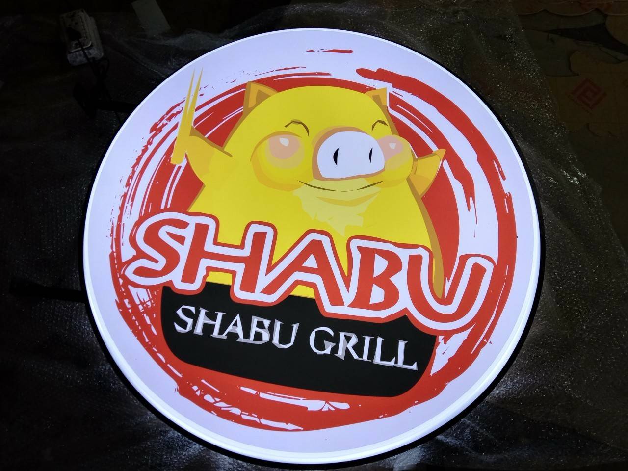 งานป้ายกล่องไฟไฟออกทั้ง 2 ด้าน หน้าติดสติกเกอร์ไดคัท ตามแบบ ยกขอบซิงค์พ่นสีดำ