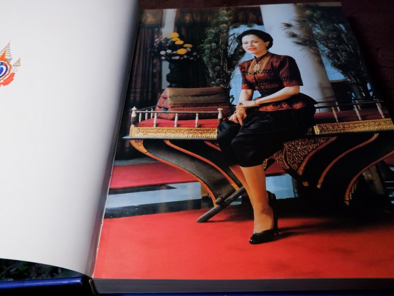 องค์สมาชิกกิตติมศักดิ์ เนติบัณฑิตยสภา สมเด็จพระนางเจ้าสิริกิติ์ พระบรมราชินีนาถ