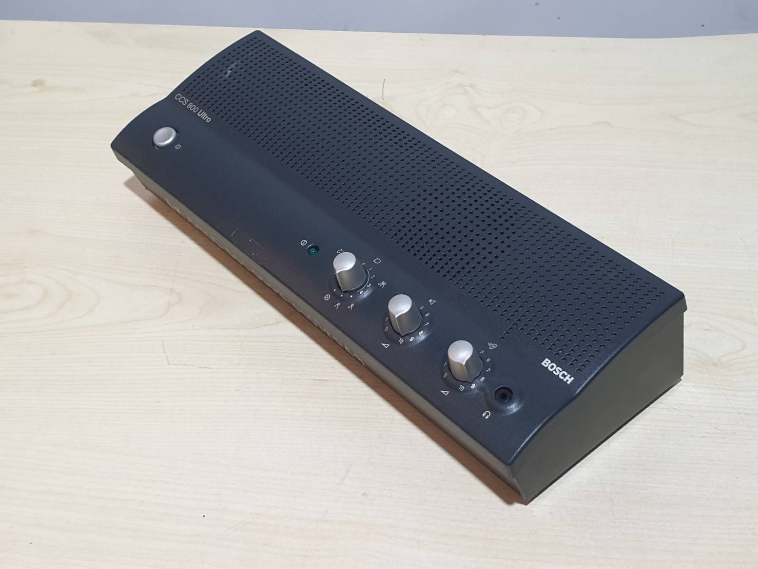 เครื่องจ่ายกระแสไฟฟ้าและควบคุมการสนทนา รุ่น BOSCH LBB 3310/10 Control and Power Supply Unit