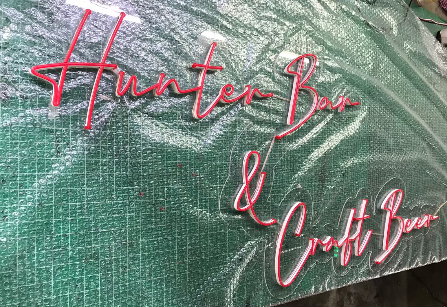 ไฟนีออน เฟค