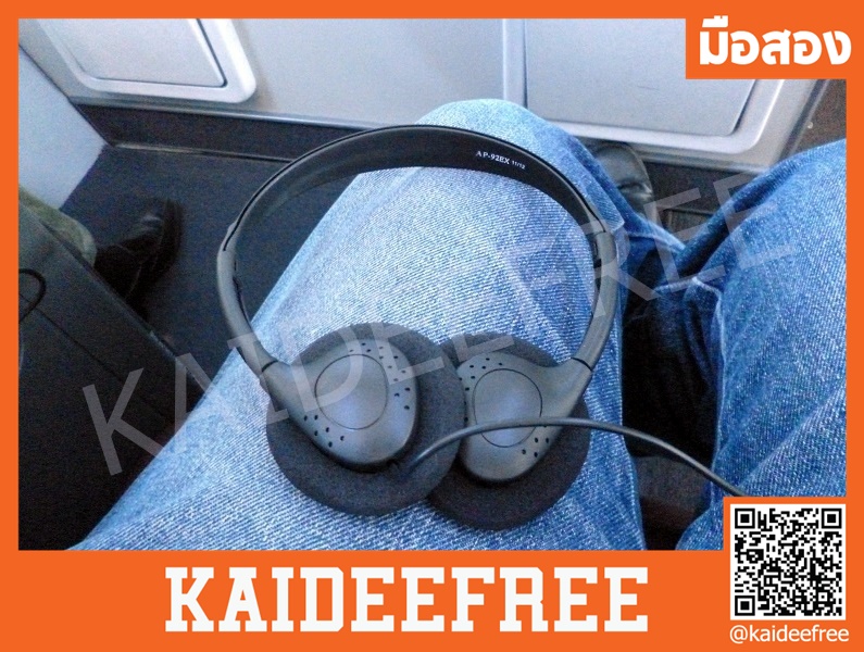 Cheap headphones on Qantas Business Class หูฟังป้องกันเสียงรบกวน คุณภาพดี ใช้ในห้องโดยสารชั้นธุรกิจในเที่ยวบิน สายการบินแควนตัส แอร์เวย์ (Qantas Airways) สายการบินประจำชาติและเป็นสายการบินที่ใหญ่ที่สุดของออสเตรเลีย