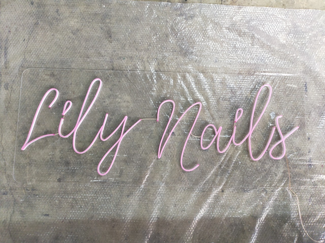 ไฟนีออน เฟค