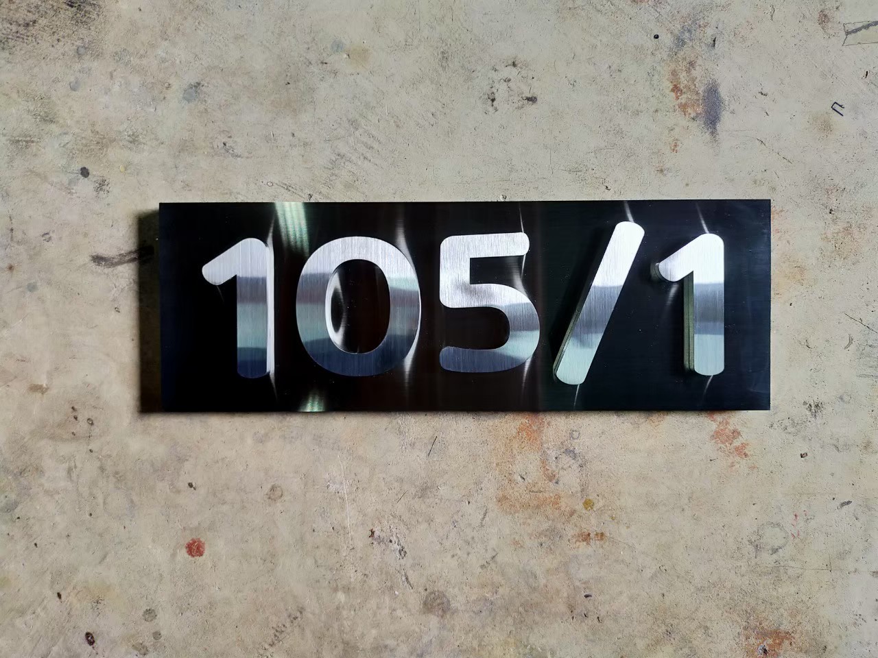 งานป้ายบ้านเลขที่ 105/1