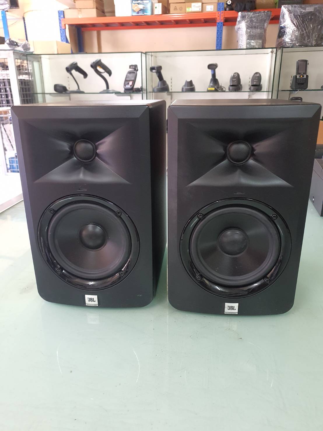 ลำโพง 5" JBL LSR305 3-Series Studio Monitors มือสอง