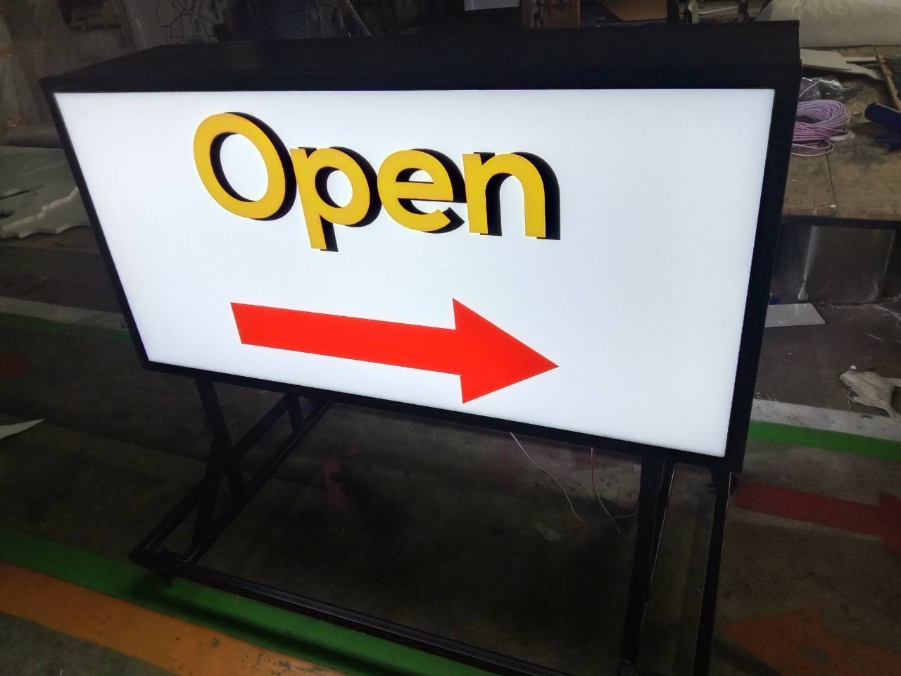 ป้ายกล่องไฟพร้อมล้อลาก - Open