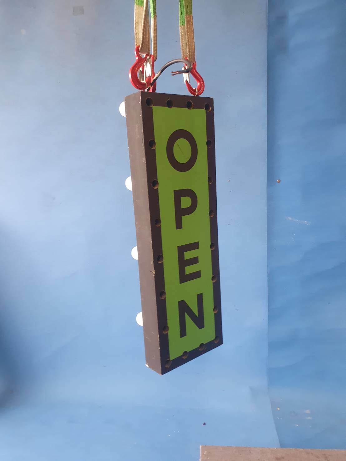 ขายป้ยไฟย้อนยุค ซื้อไปตกแต่งร้านเหล้าสวยๆไปเปลี่ยนข้อความสติ๊กเกอร์ได้ครับ ตัวใหญ่ 800 บาท ตัวกลาง 600 บาท ตัวเล็ก 500 บาท