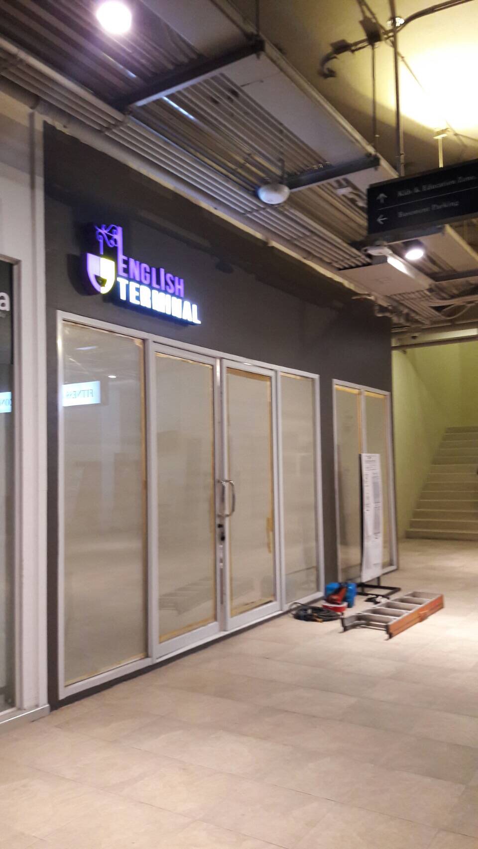 อักษรไฟออกหน้า #ENGLISHTERMINAL เดอะคริสตัล พีทีที ชัยพฤกษ์