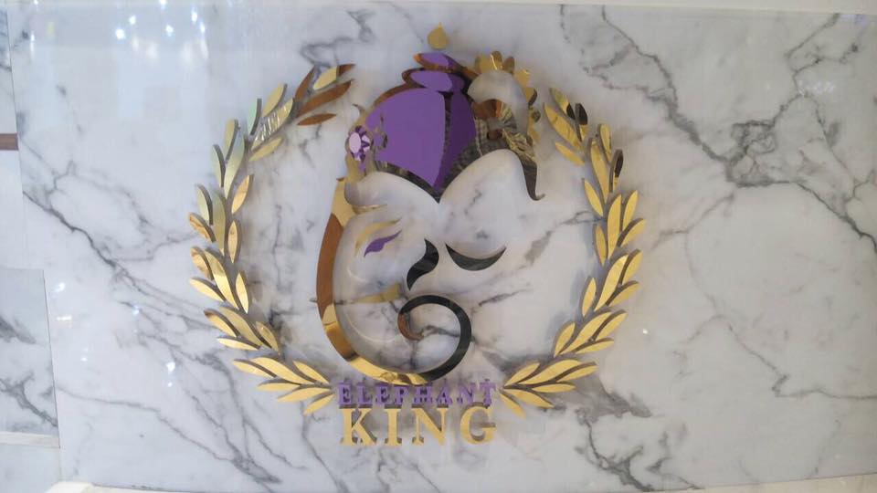 ป้ายอักษรสแตนเลสหน้าทอง (ไททาเนียม ทอง) ห้าง ShowDC